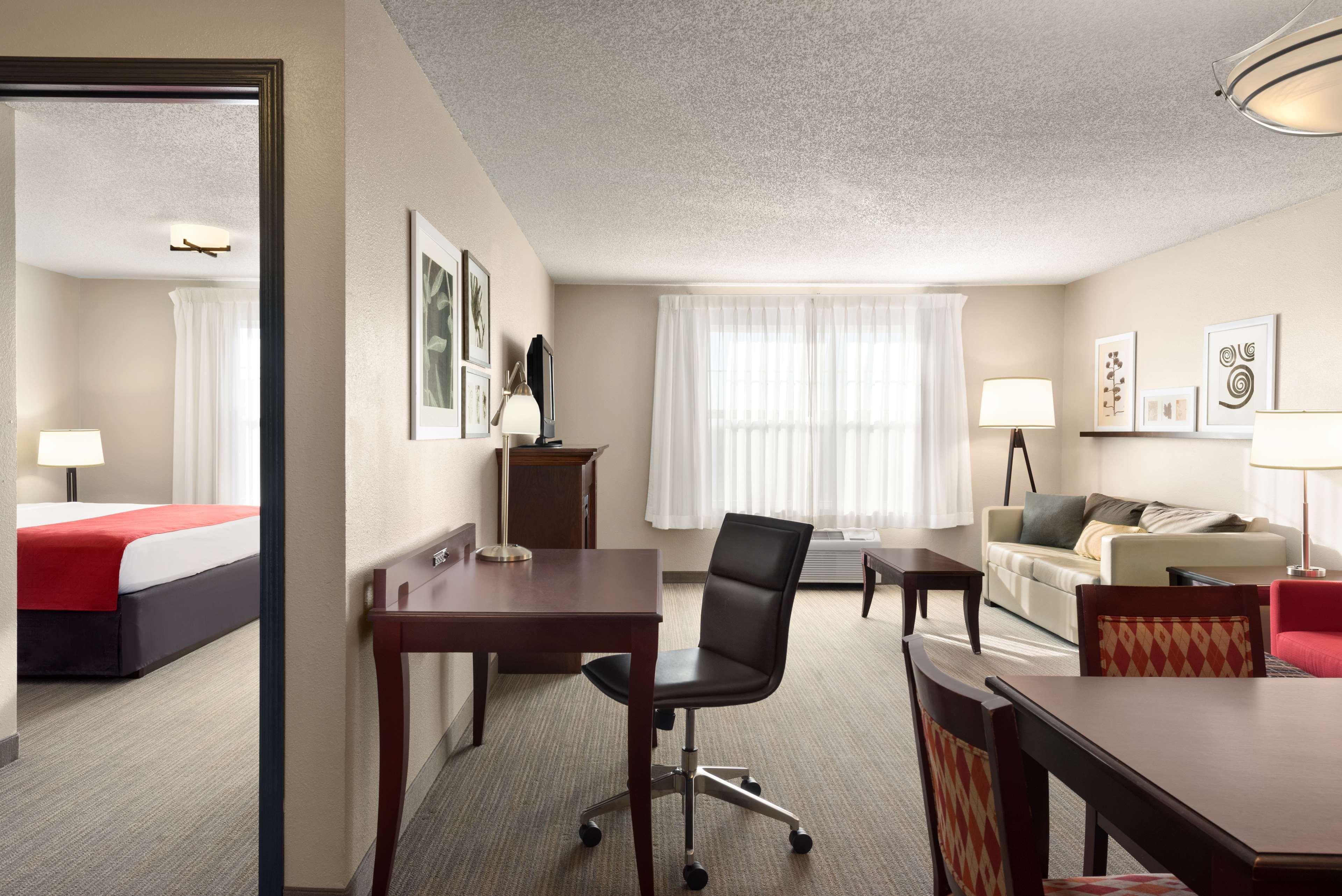 Country Inn & Suites By Radisson, Kansas City At Village West, Ks Bonner Springs ภายนอก รูปภาพ