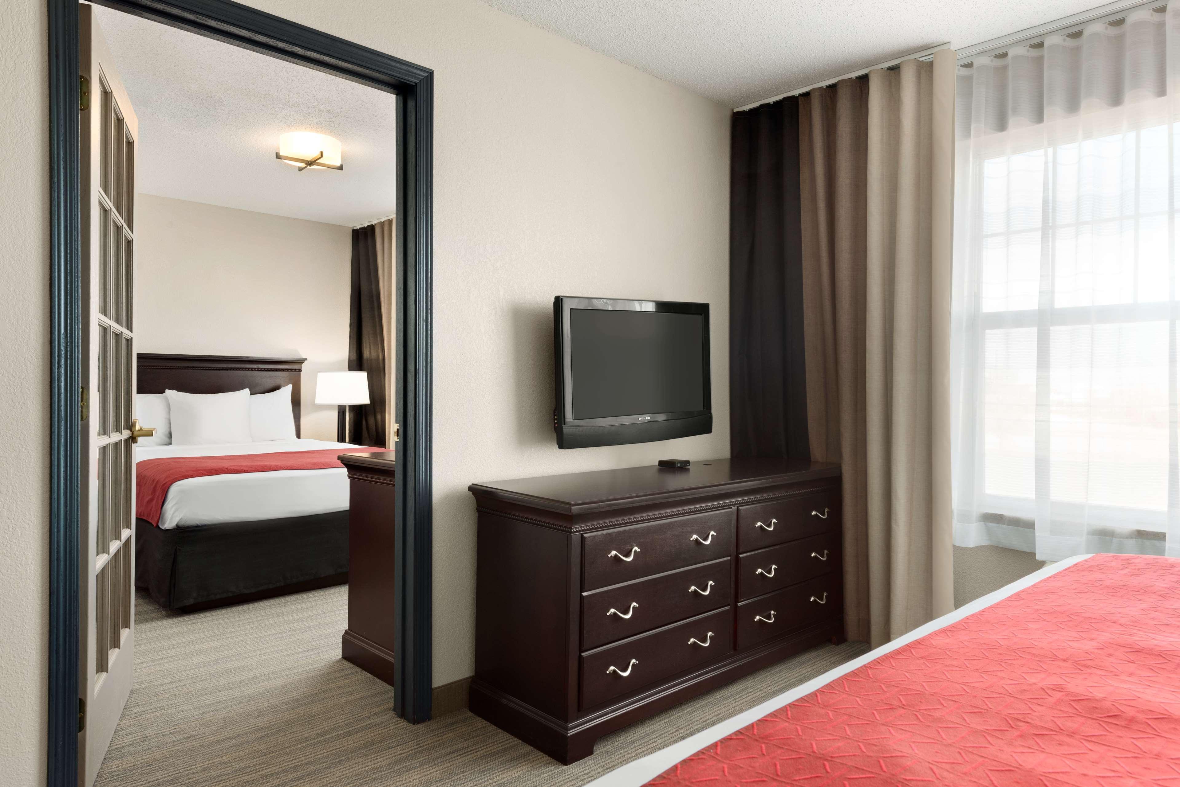 Country Inn & Suites By Radisson, Kansas City At Village West, Ks Bonner Springs ภายนอก รูปภาพ