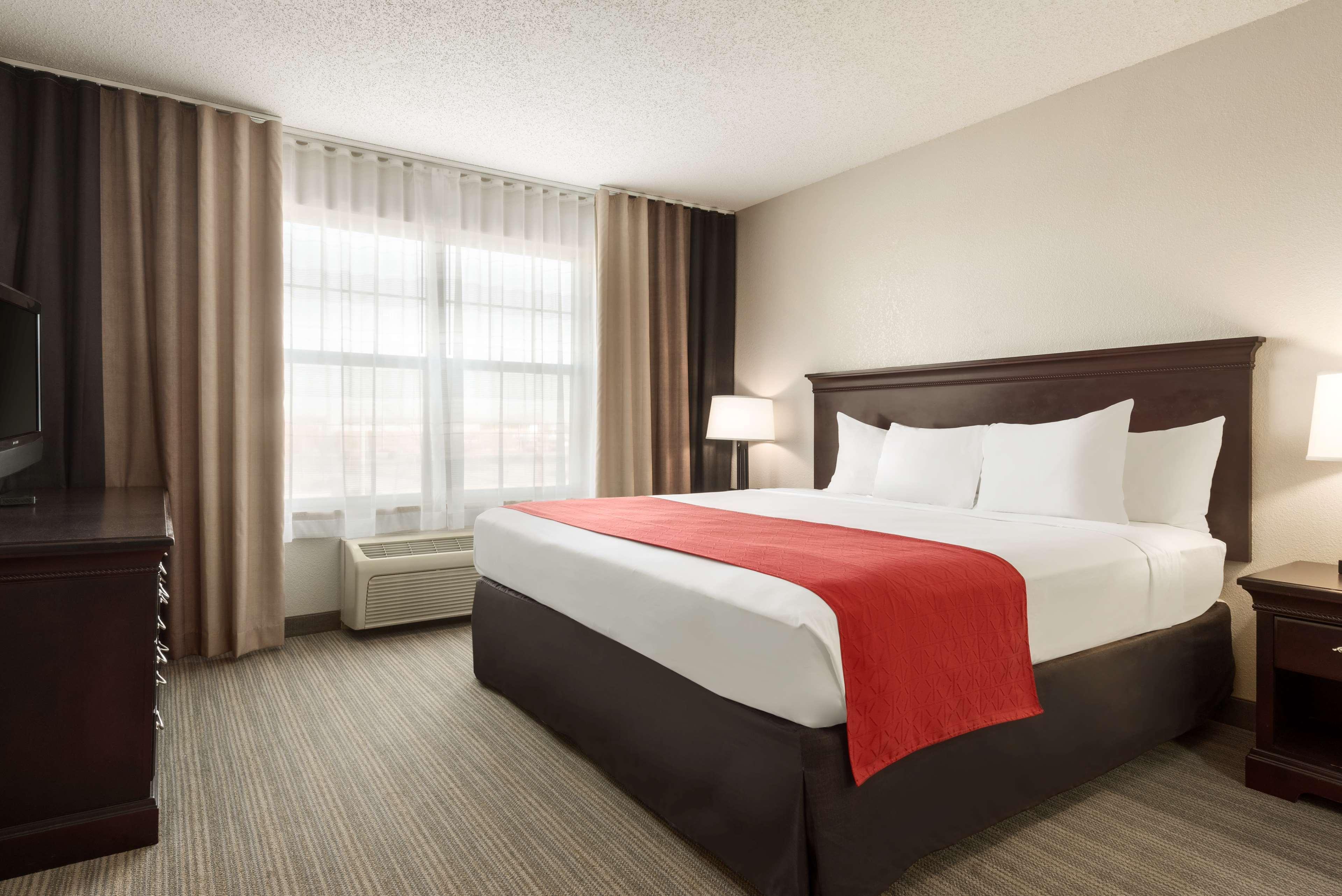 Country Inn & Suites By Radisson, Kansas City At Village West, Ks Bonner Springs ภายนอก รูปภาพ