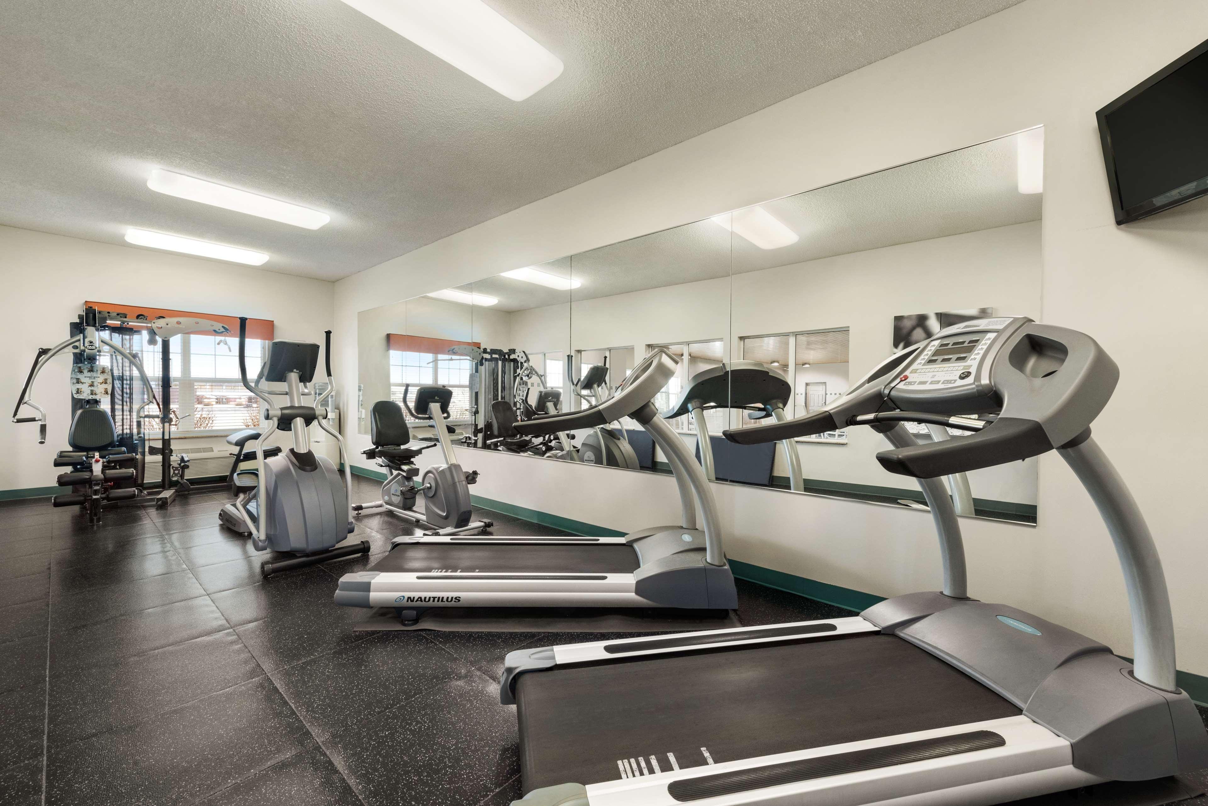 Country Inn & Suites By Radisson, Kansas City At Village West, Ks Bonner Springs ภายนอก รูปภาพ