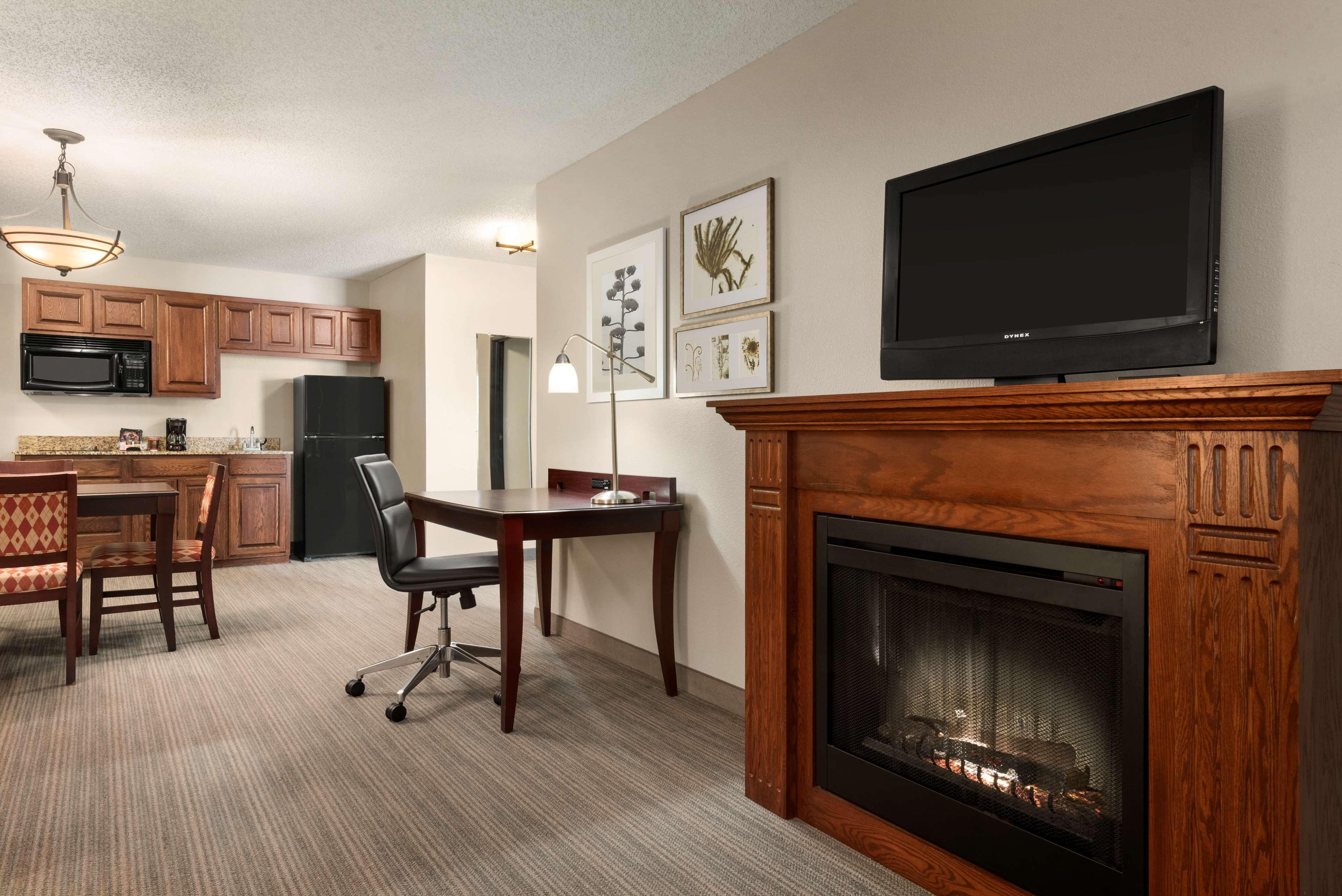 Country Inn & Suites By Radisson, Kansas City At Village West, Ks Bonner Springs ภายนอก รูปภาพ