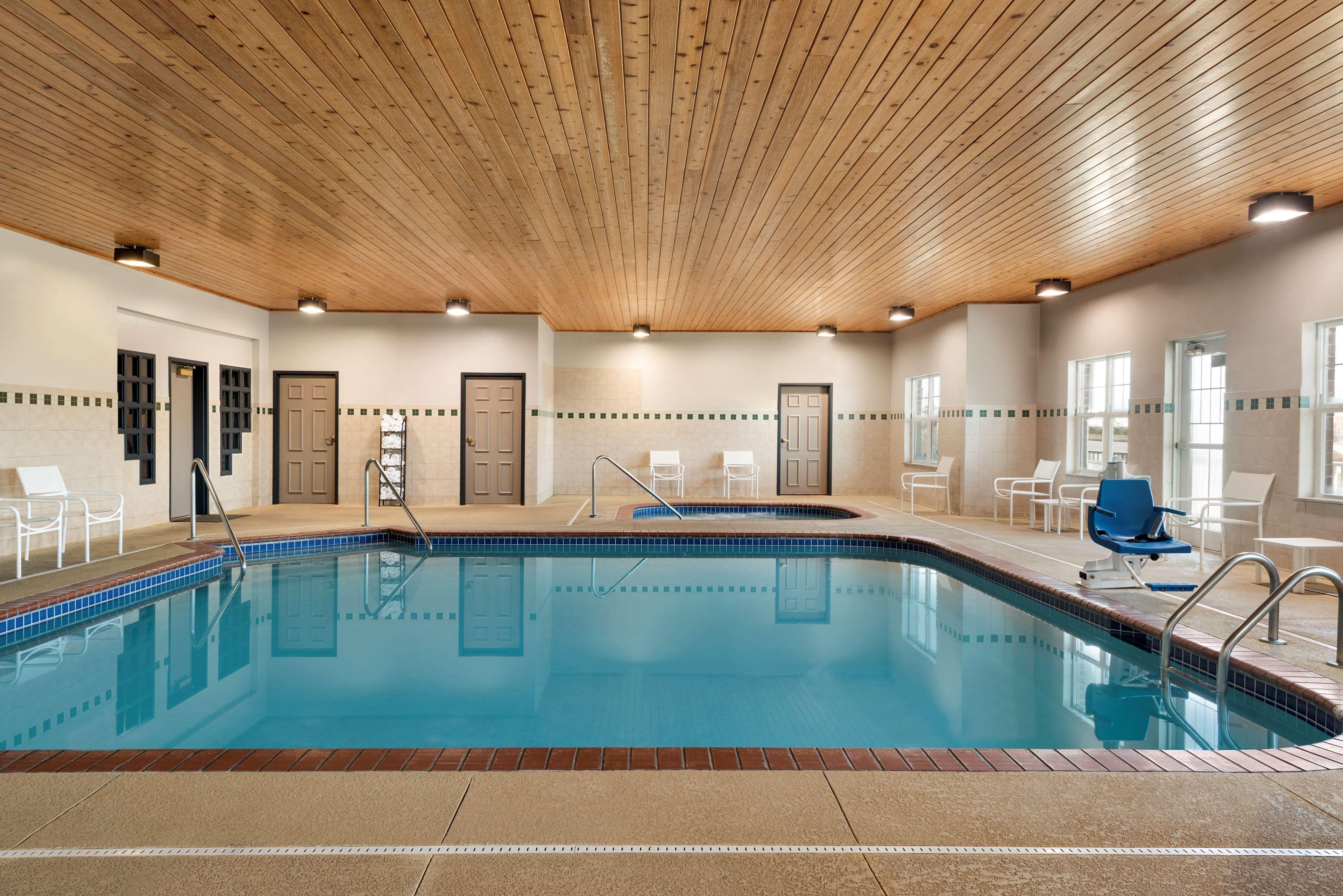 Country Inn & Suites By Radisson, Kansas City At Village West, Ks Bonner Springs ภายนอก รูปภาพ