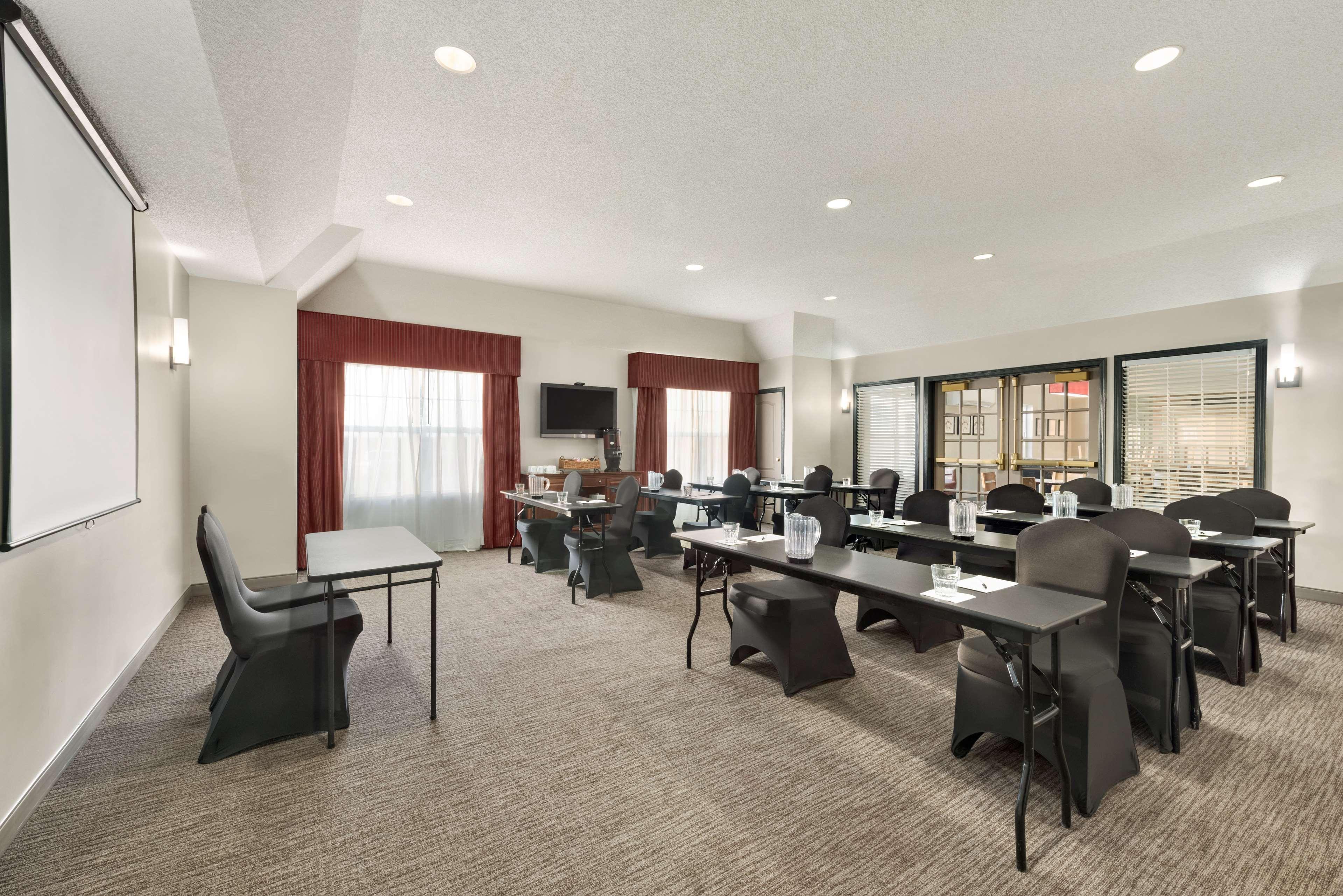 Country Inn & Suites By Radisson, Kansas City At Village West, Ks Bonner Springs ภายนอก รูปภาพ