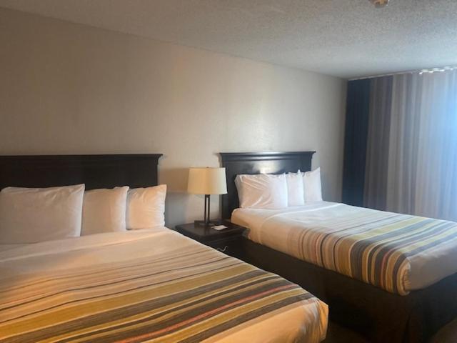 Country Inn & Suites By Radisson, Kansas City At Village West, Ks Bonner Springs ภายนอก รูปภาพ
